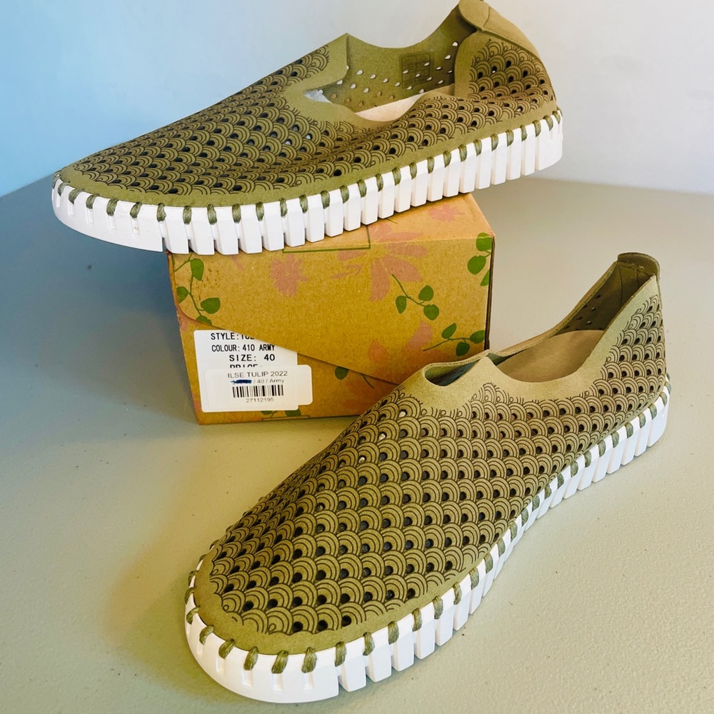 Ilse Jacobsen Women’s Size 40 Army green Slip-ons. New in box.